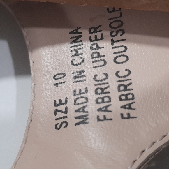 Volatile Floral Sandals - Picture 2 of 7